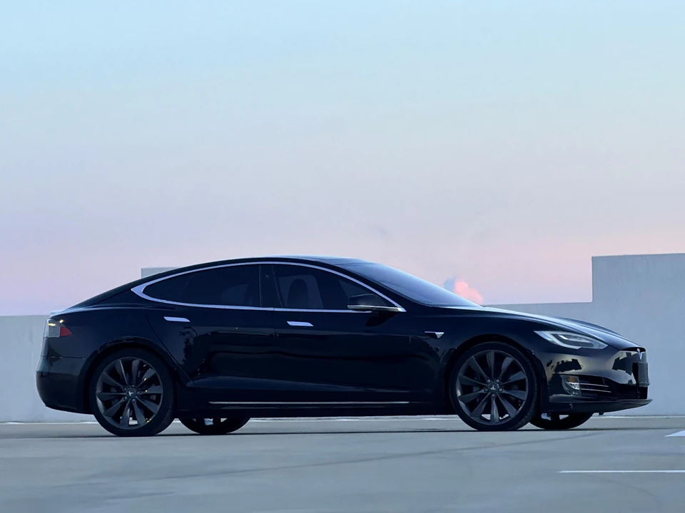 2016 Tesla Model S - Image 11 of 31