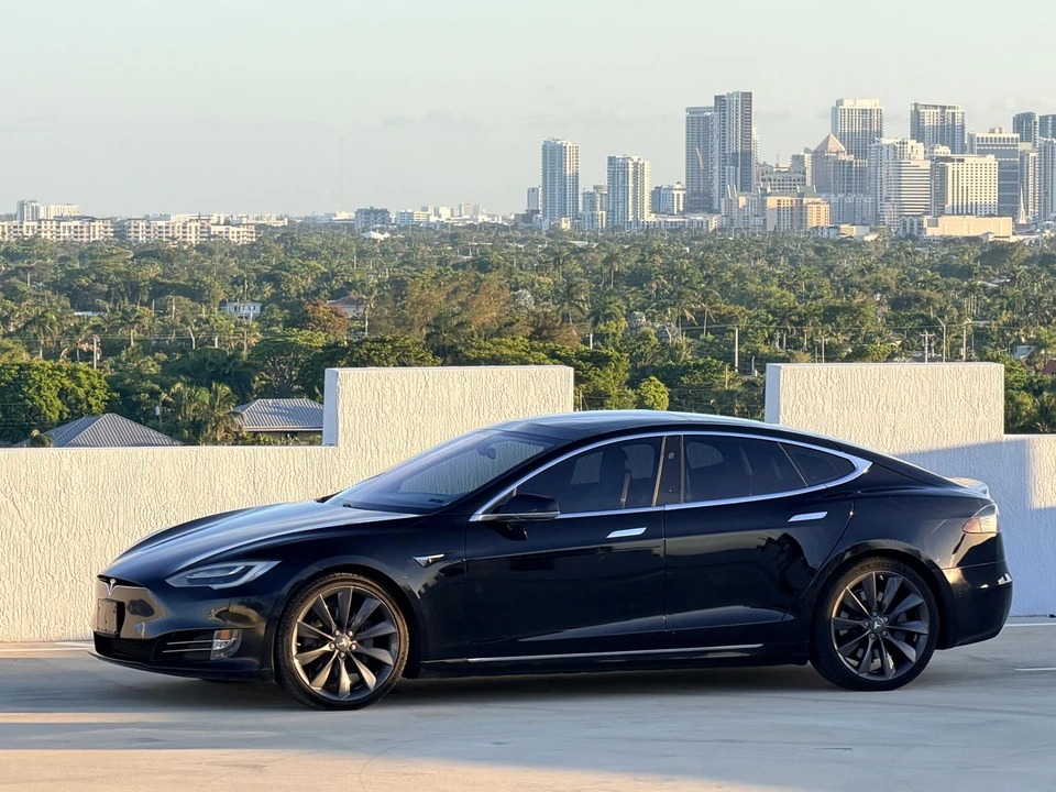 2016 Tesla Model S - Image 23 of 31