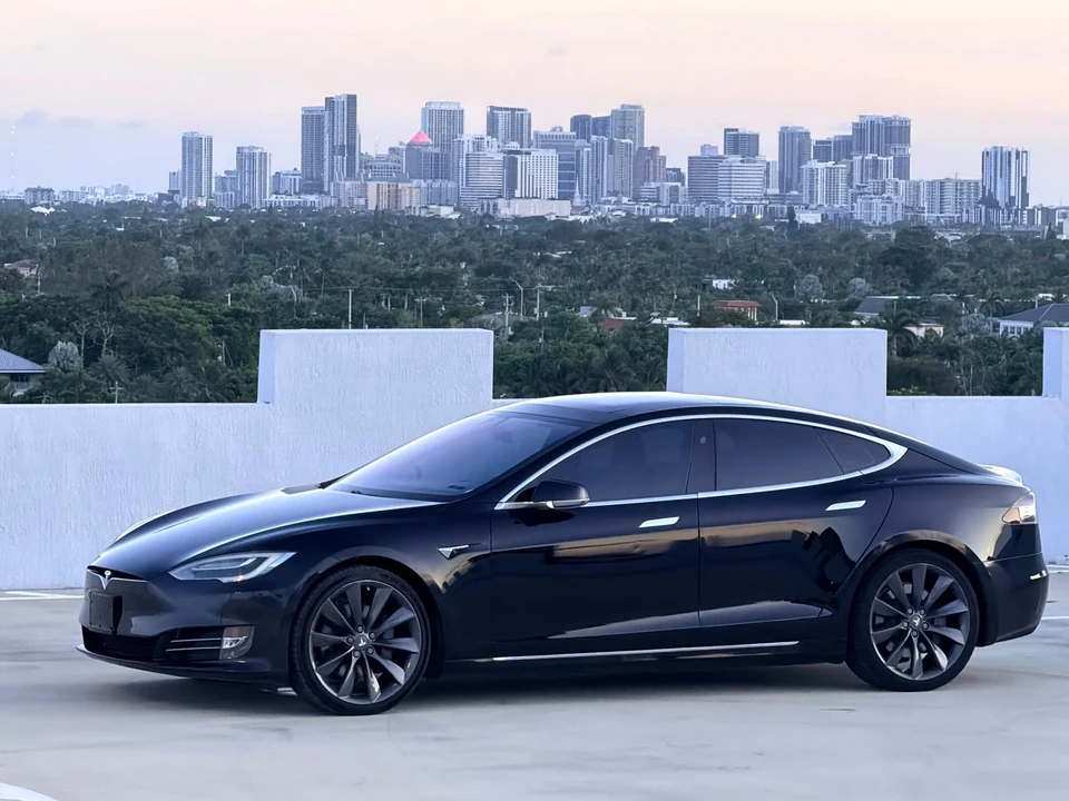 2016 Tesla Model S - Image 8 of 31