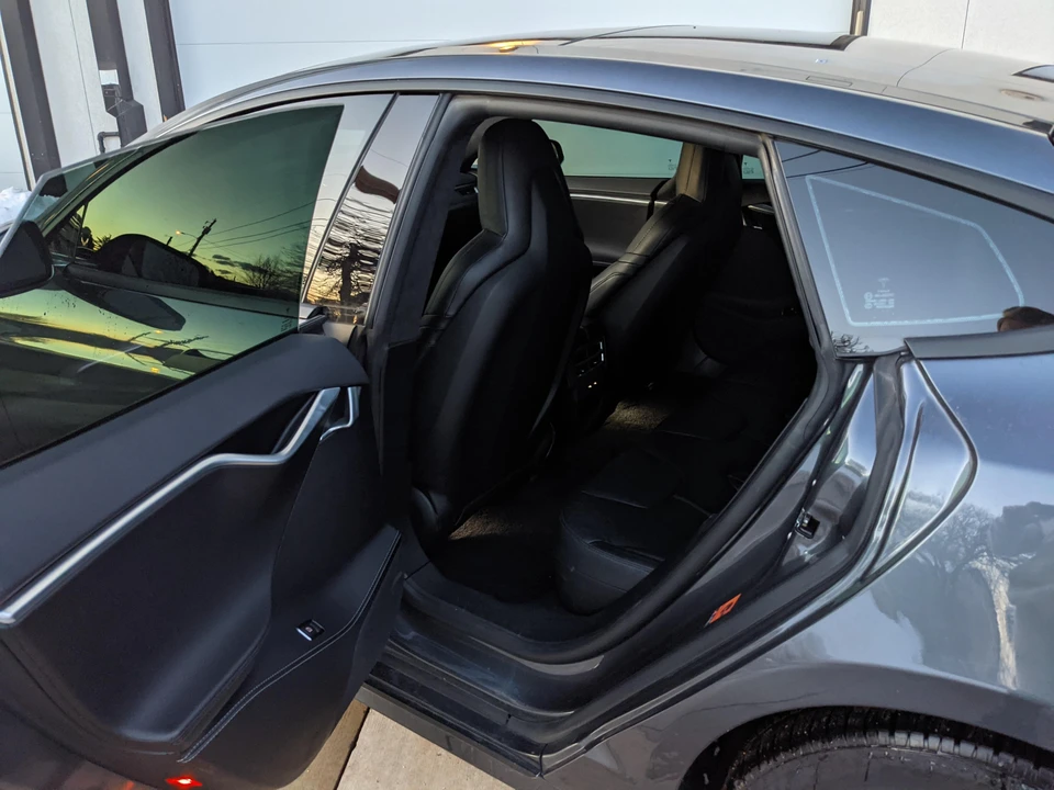 2016 Tesla Model S - Image 28 of 31