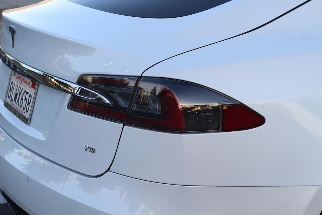 2016 Tesla Model S - Image 17 of 29