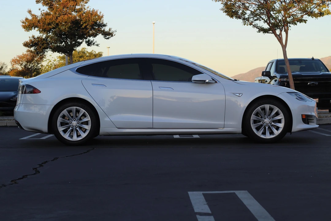 2016 Tesla Model S - Image 12 of 29