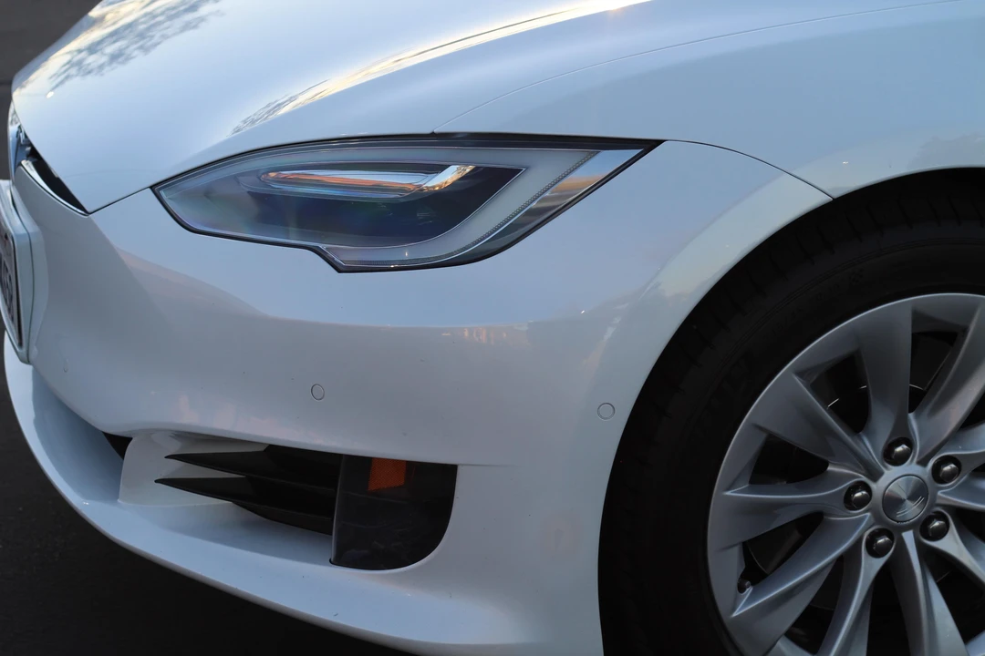 2016 Tesla Model S - Image 14 of 29