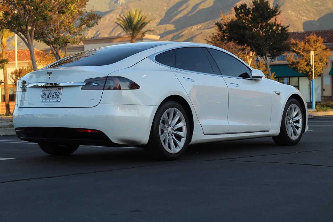 2016 Tesla Model S - Image 11 of 29