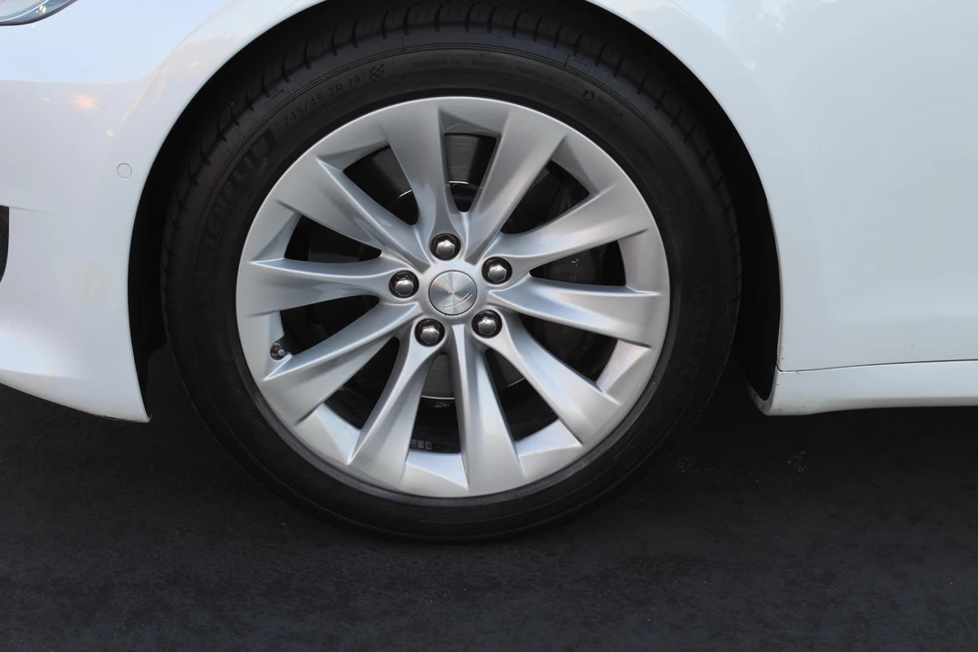 2016 Tesla Model S - Image 19 of 29