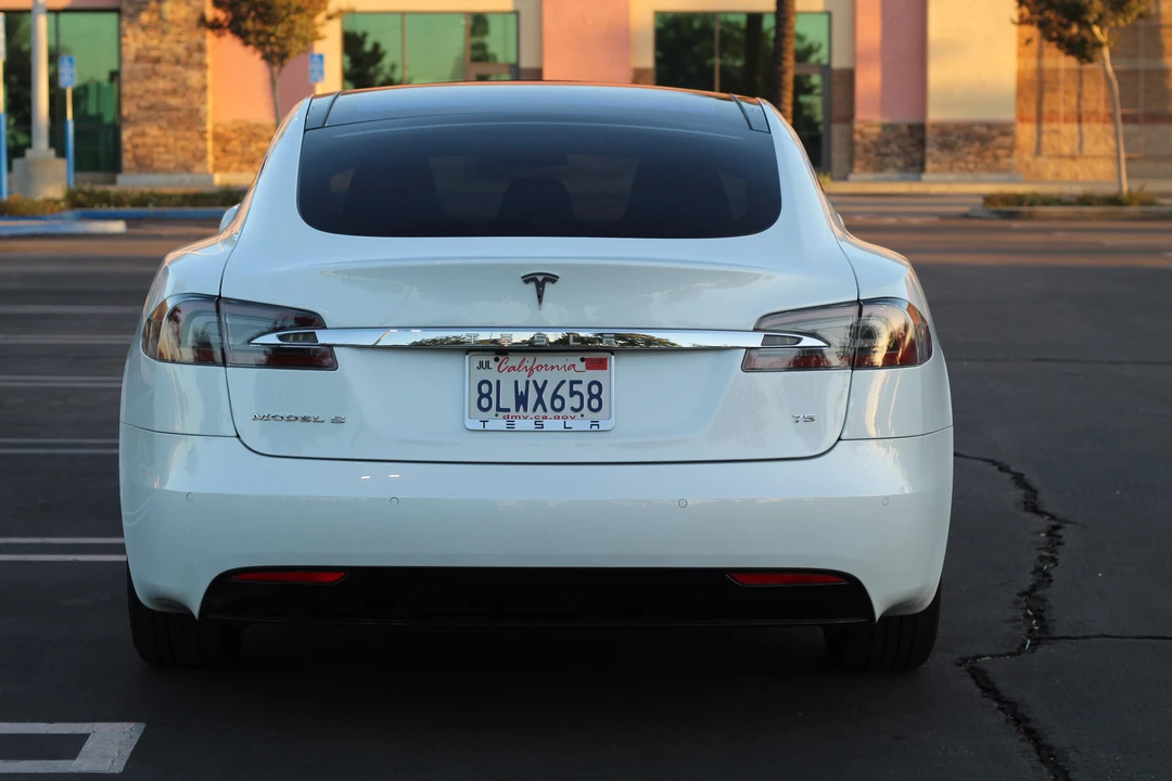 2016 Tesla Model S - Image 10 of 29