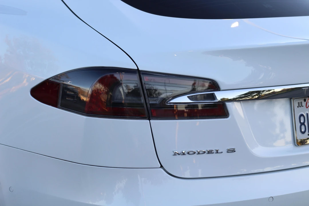 2016 Tesla Model S - Image 16 of 29