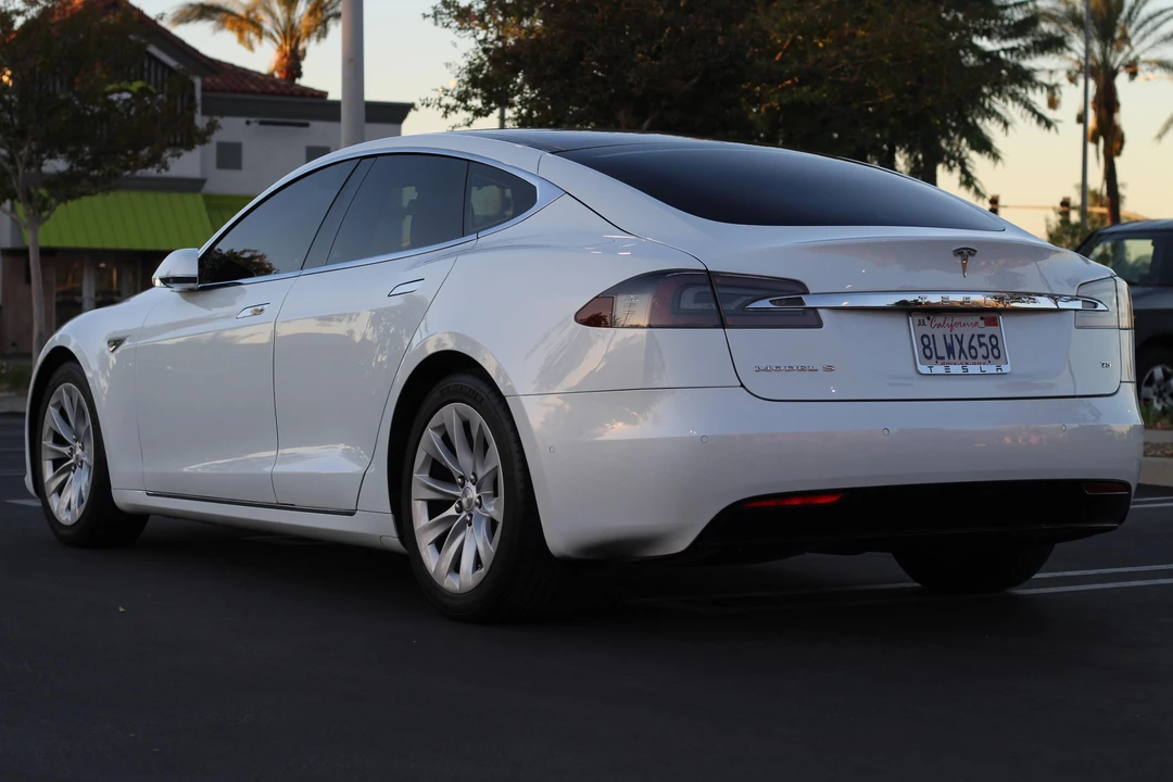 2016 Tesla Model S - Image 9 of 29