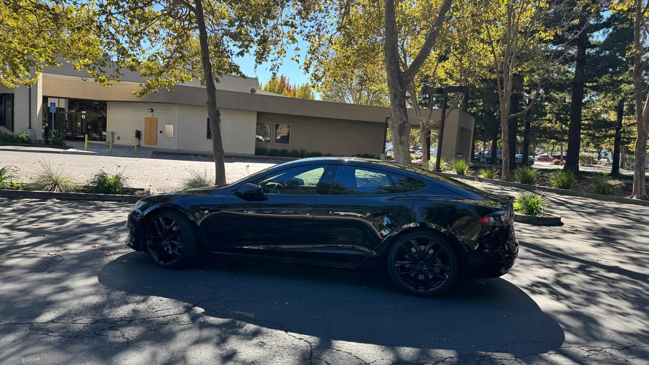 2016 Tesla Model S - Image 15 of 31