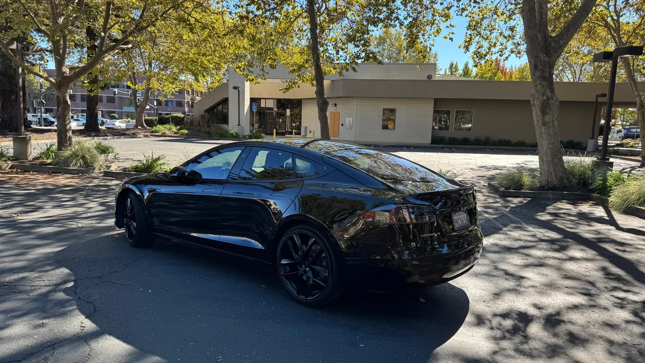 2016 Tesla Model S - Image 16 of 31