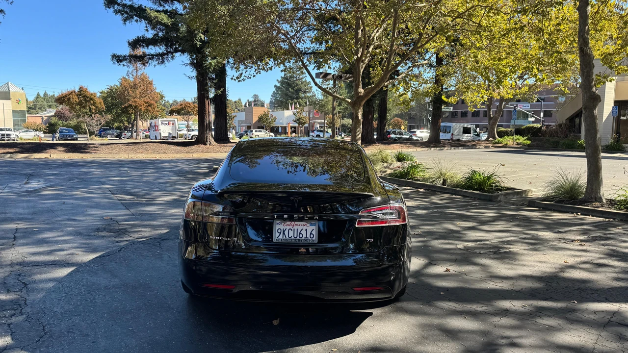 2016 Tesla Model S - Image 22 of 31