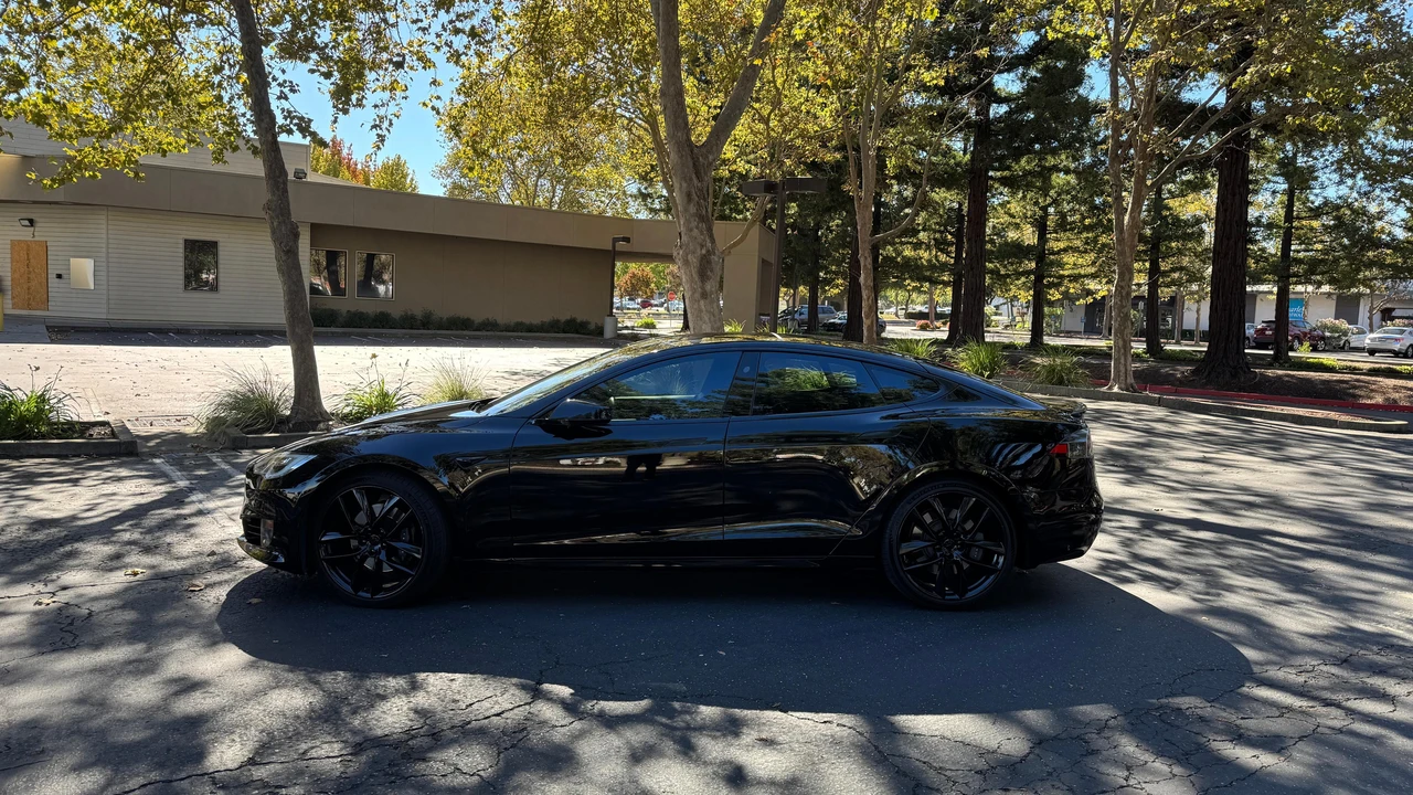 2016 Tesla Model S - Image 14 of 31