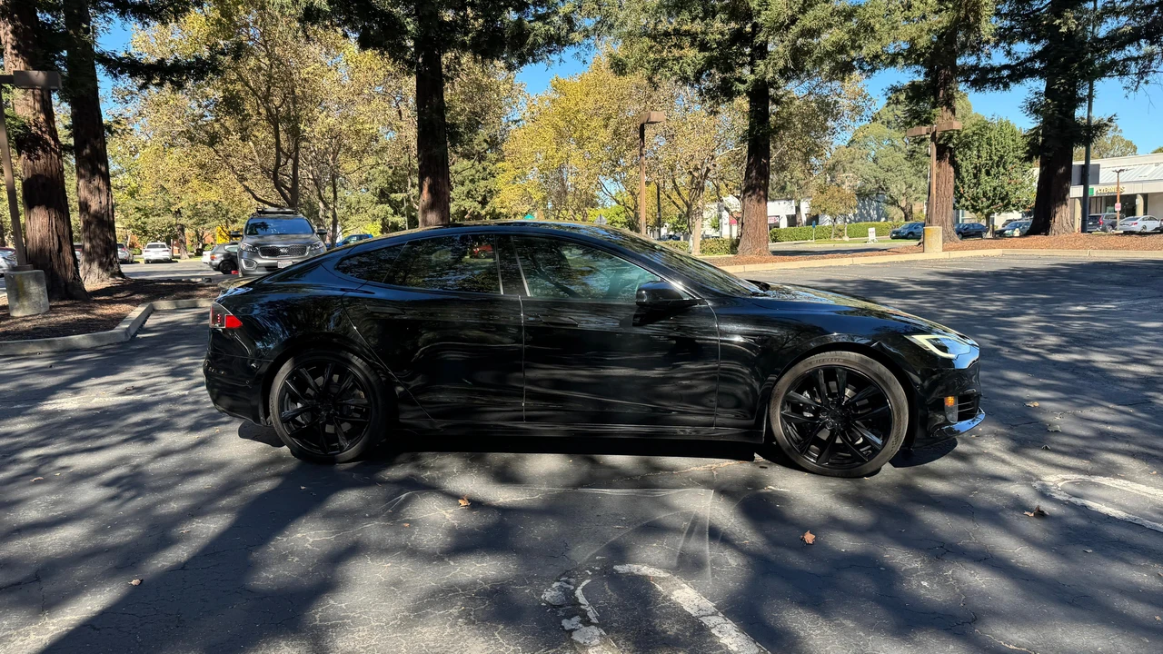 2016 Tesla Model S - Image 25 of 31