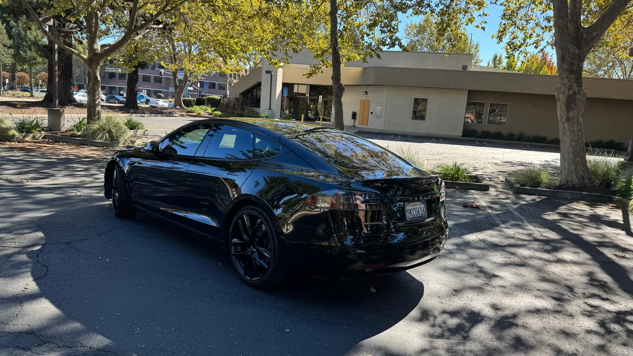 2016 Tesla Model S - Image 17 of 31