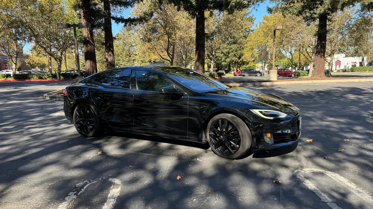 2016 Tesla Model S - Image 27 of 31