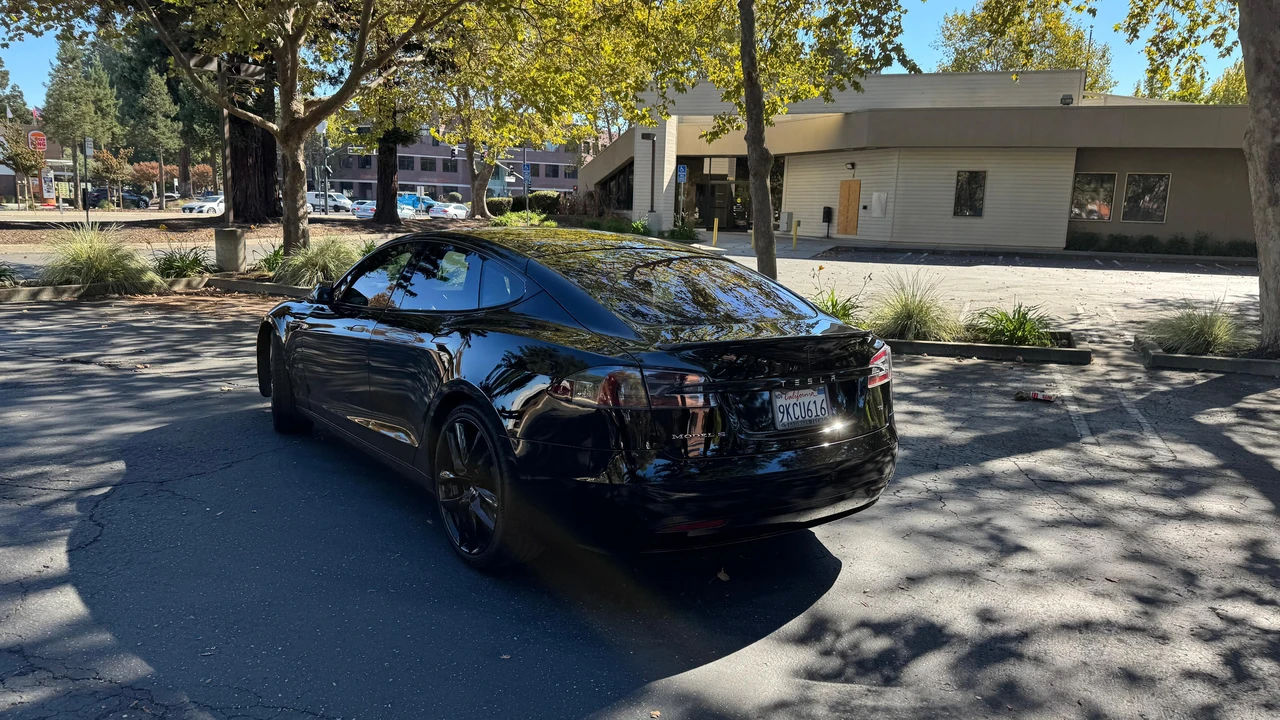 2016 Tesla Model S - Image 18 of 31