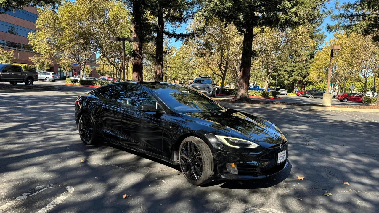 2016 Tesla Model S - Image 28 of 31