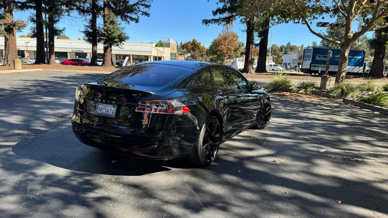 2016 Tesla Model S - Image 23 of 31