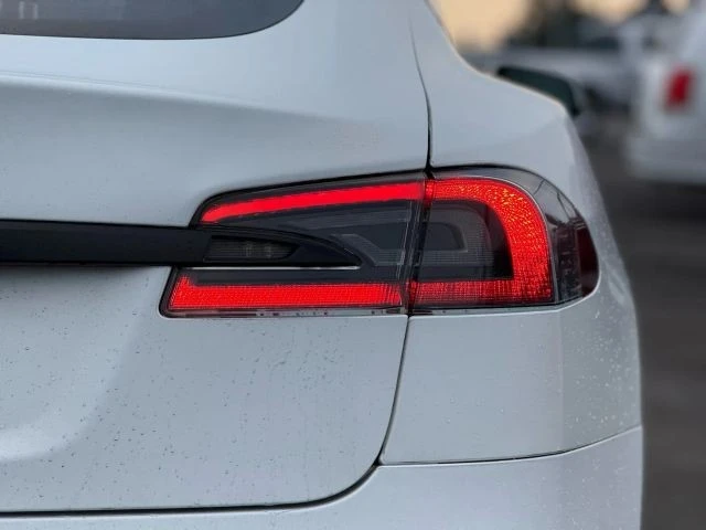 2016 Tesla Model S - Image 9 of 12