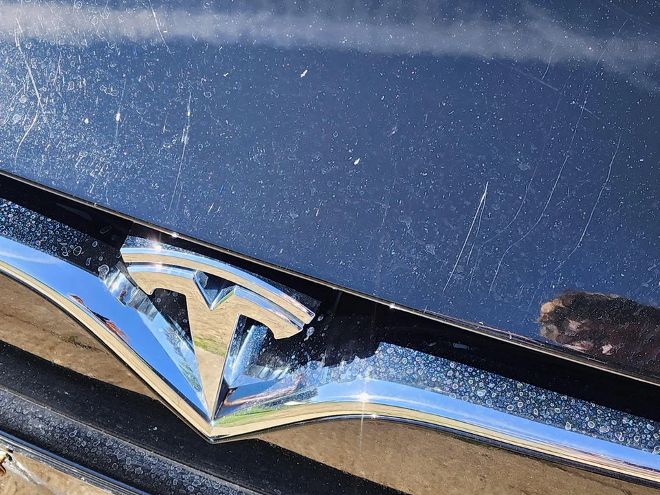 2016 Tesla Model S - Image 10 of 31