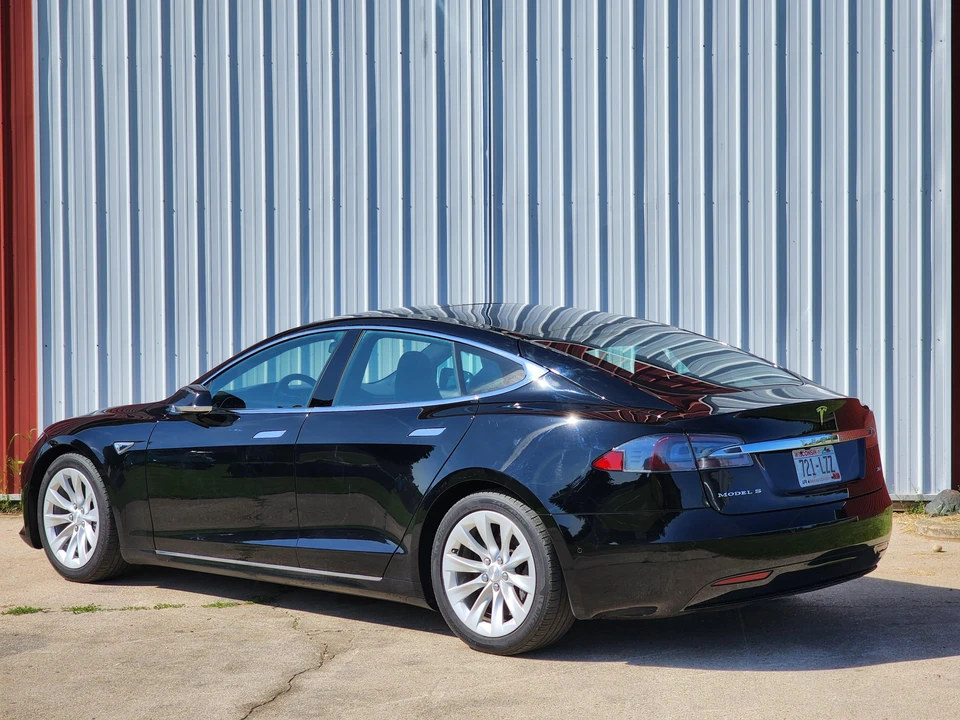 2016 Tesla Model S - Image 7 of 31