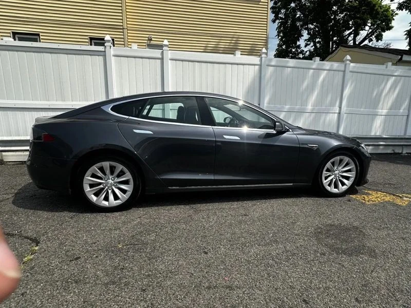 2016 Tesla Model S - Image 8 of 12