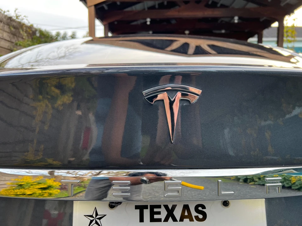 2016 Tesla Model S - Image 26 of 31