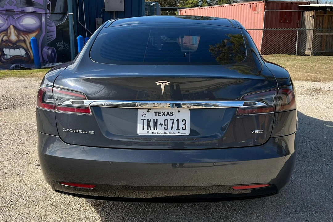 2016 Tesla Model S - Image 5 of 31