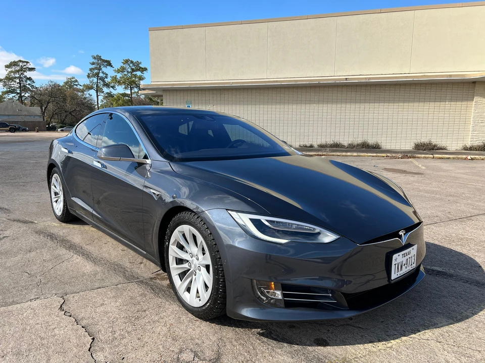 2016 Tesla Model S - Image 15 of 31