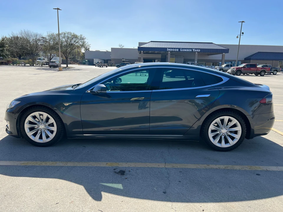 2016 Tesla Model S - Image 9 of 31