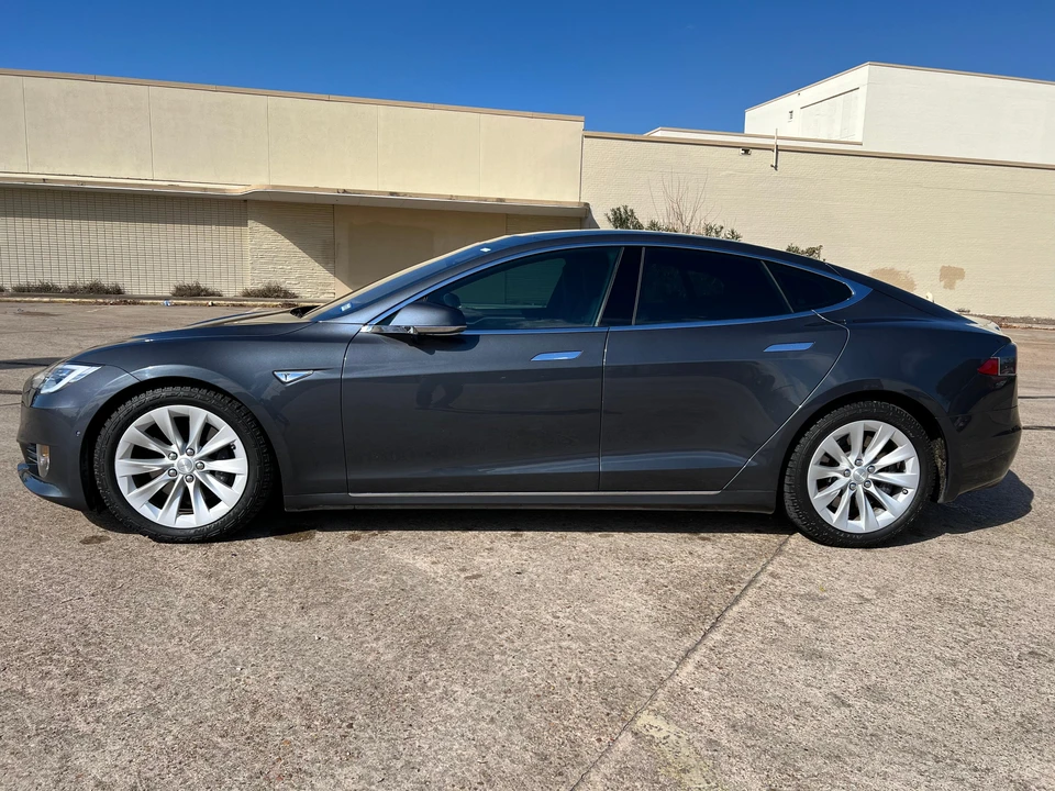 2016 Tesla Model S - Image 10 of 31