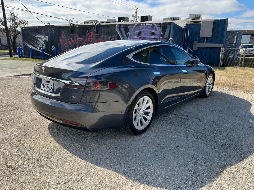 2016 Tesla Model S - Image 13 of 31