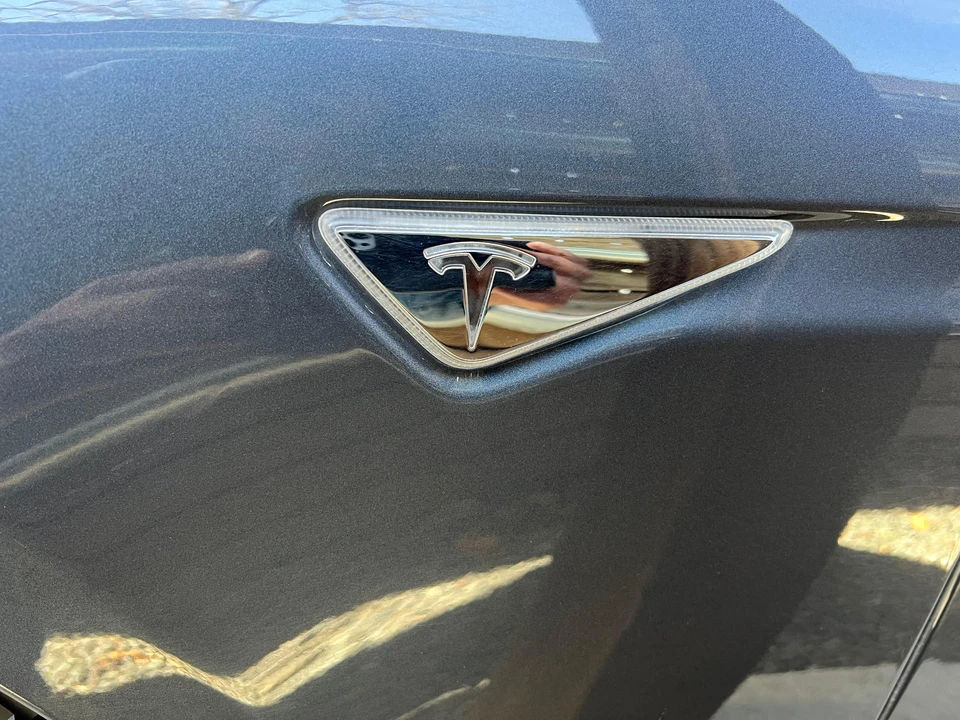 2016 Tesla Model S - Image 22 of 31