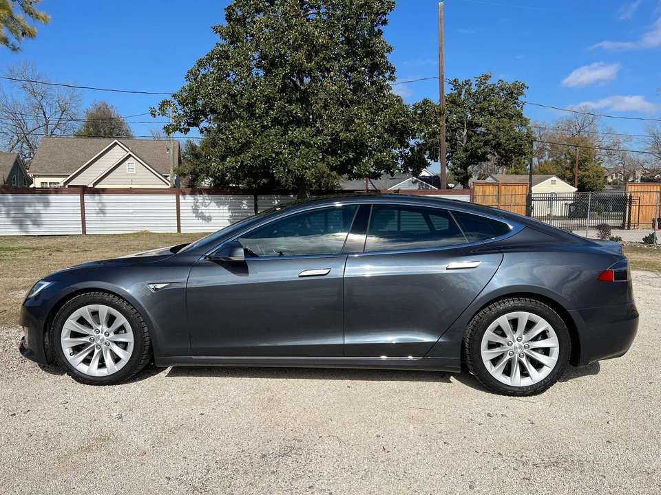 2016 Tesla Model S - Image 8 of 31