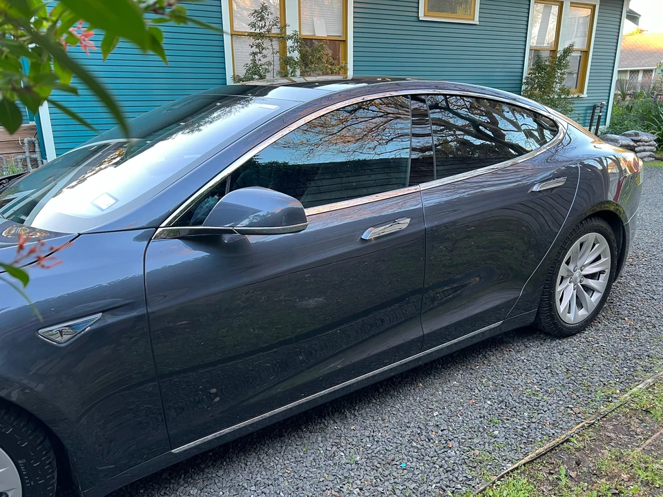 2016 Tesla Model S - Image 21 of 31