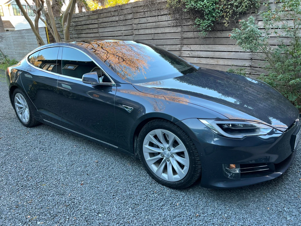 2016 Tesla Model S - Image 14 of 31
