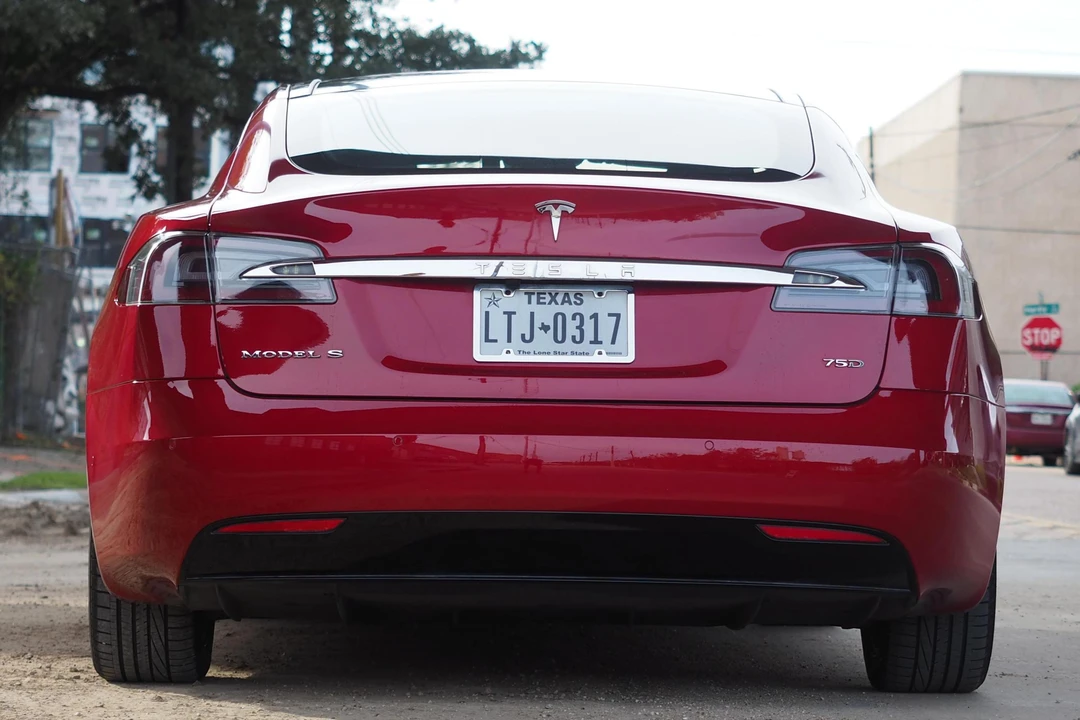 2016 Tesla Model S - Image 5 of 31