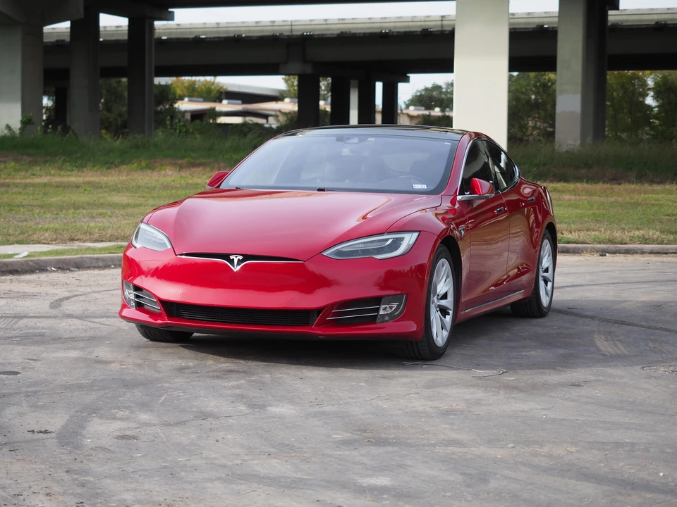 2016 Tesla Model S - Image 8 of 31