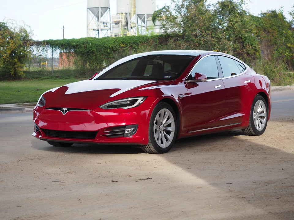 2016 Tesla Model S - Image 11 of 31