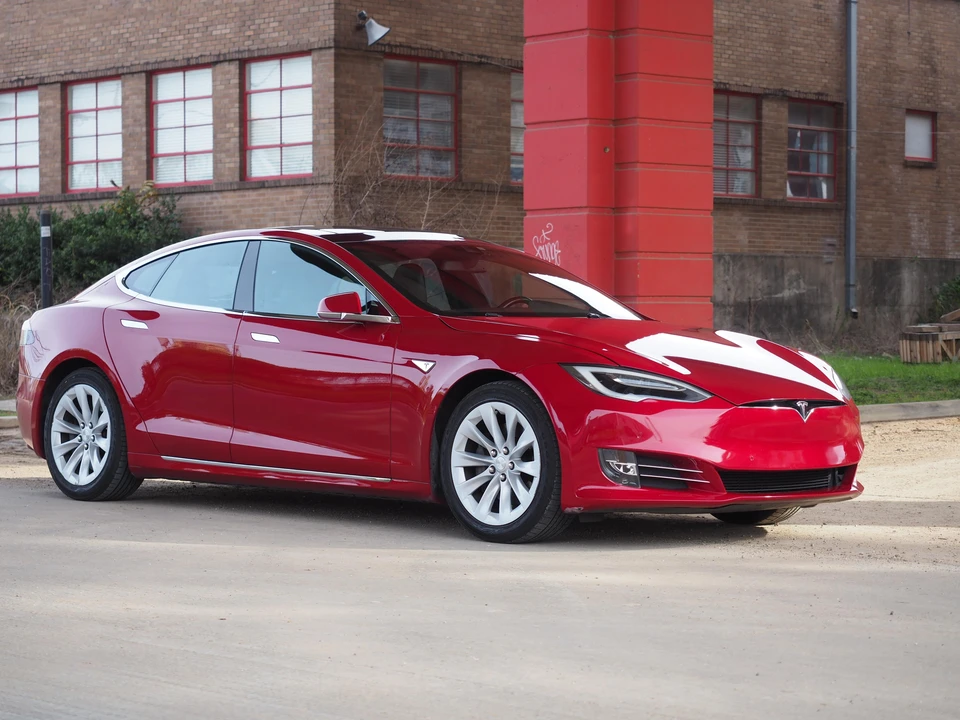 2016 Tesla Model S - Image 30 of 31