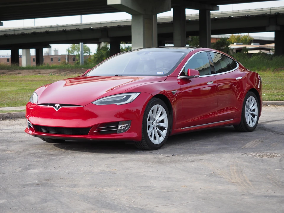 2016 Tesla Model S - Image 12 of 31