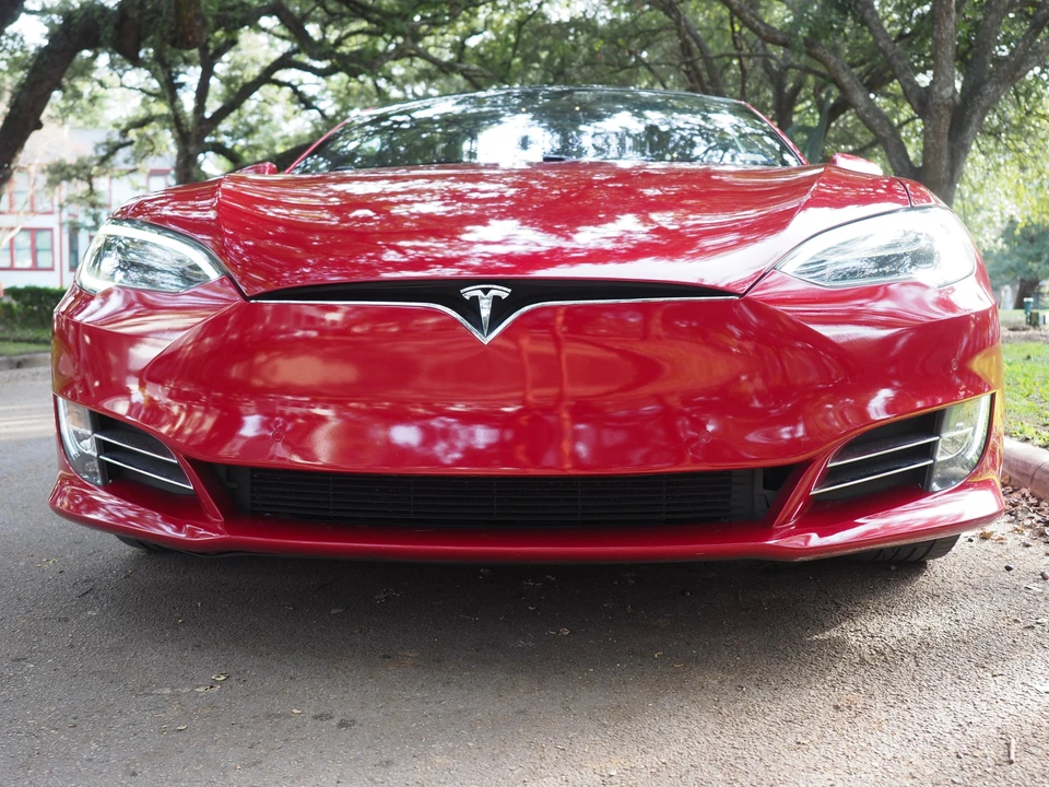 2016 Tesla Model S - Image 7 of 31