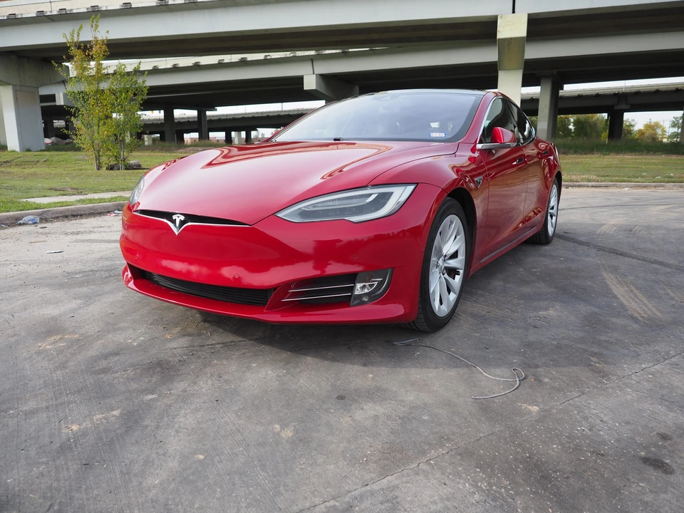 2016 Tesla Model S - Image 9 of 31