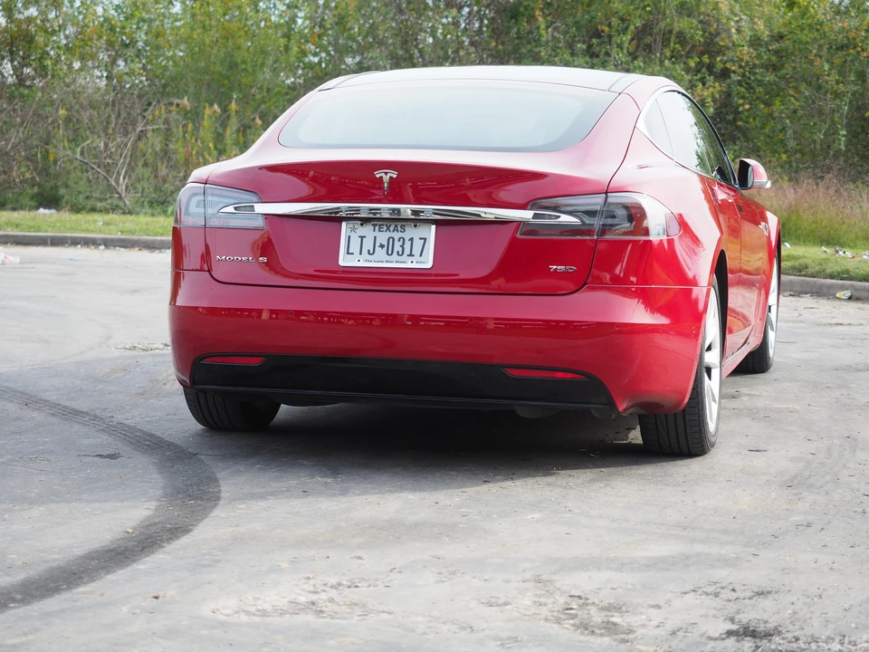 2016 Tesla Model S - Image 21 of 31