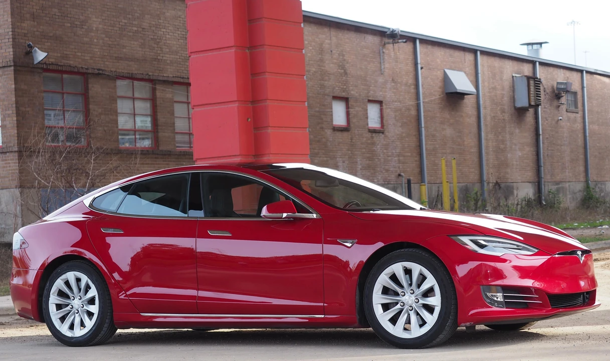 2016 Tesla Model S - Image 28 of 31