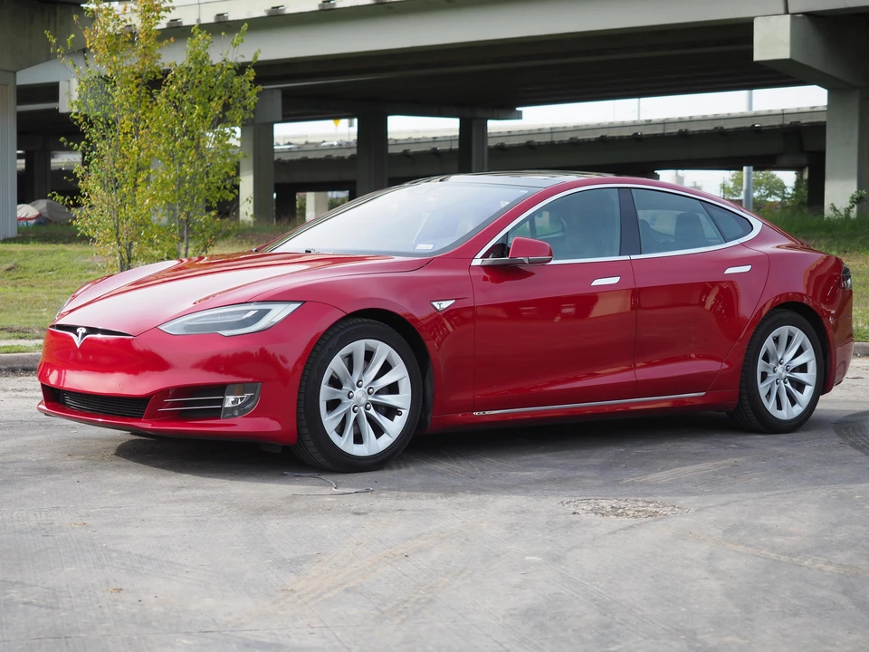 2016 Tesla Model S - Image 13 of 31