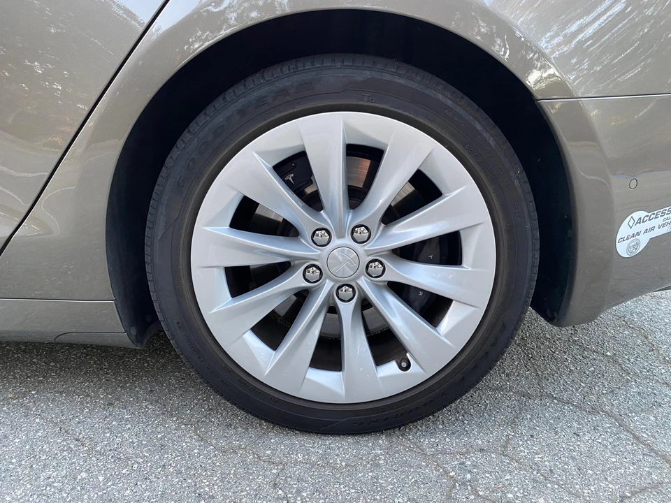 2016 Tesla Model S - Image 19 of 31
