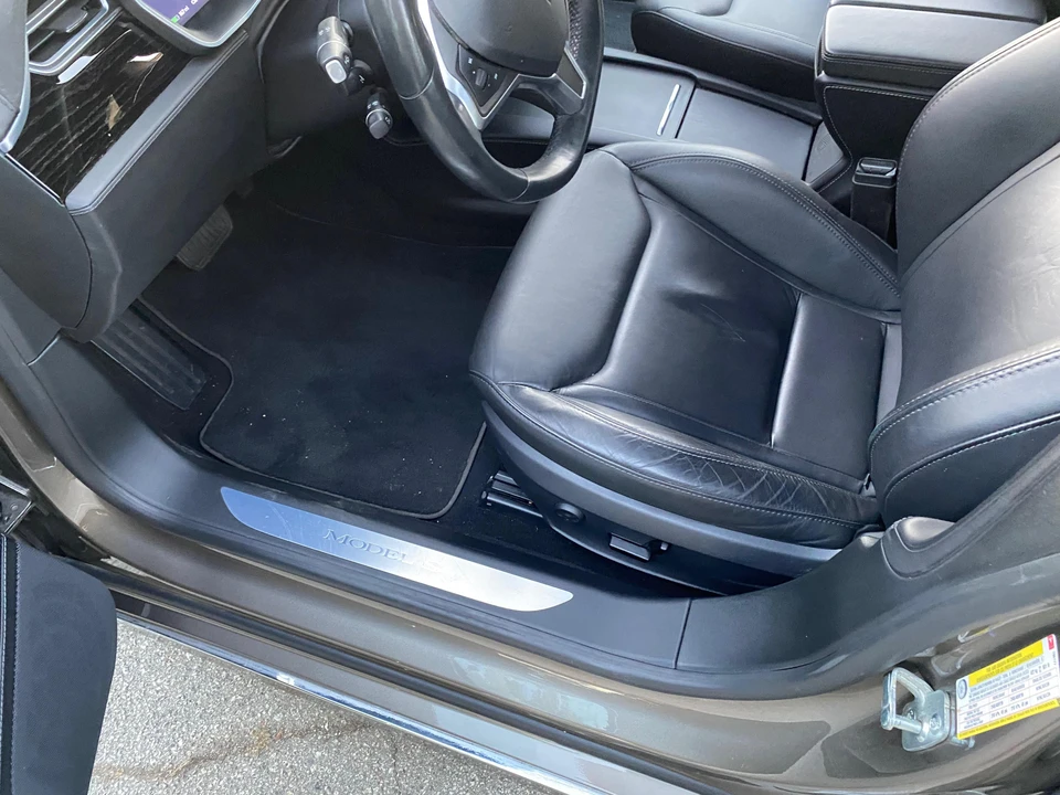 2016 Tesla Model S - Image 28 of 31