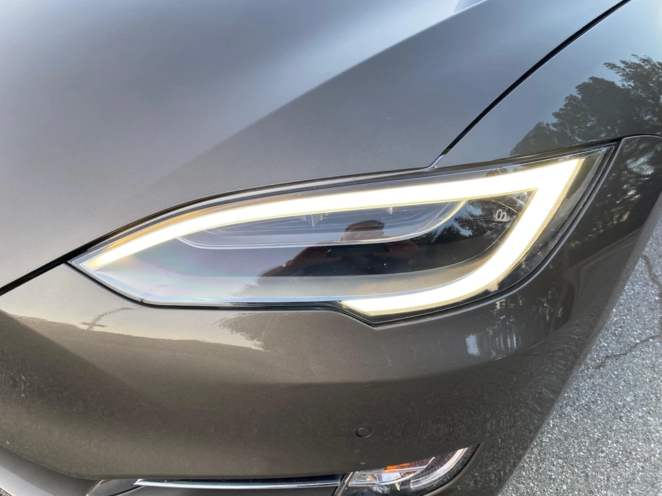 2016 Tesla Model S - Image 9 of 31