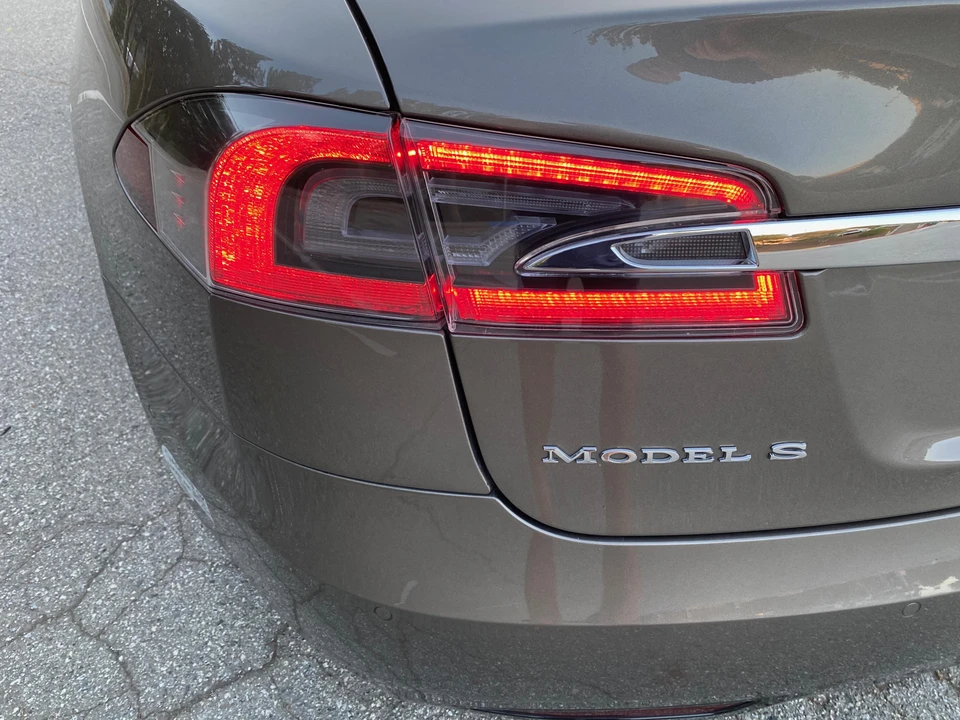 2016 Tesla Model S - Image 11 of 31